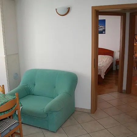 Omis 12194e Apartment